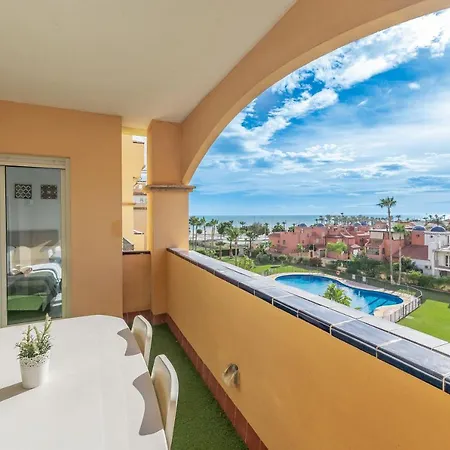 Well-located & Views 2bdr Apt In Alamos